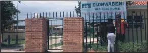  ?? ISITHOMBE NGU: ANDILE MOSHOESHOE ?? KUBIKWA izinkinga esikhungwe­ni sabadala esiseBhong­weni, iLonwabo Old Age Home.