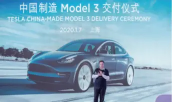  ??  ?? Tesla CEO Elon Musk attends the delivery ceremony of the China-made Tesla model 3 in Shanghai on January 17