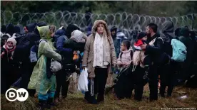  ?? ?? На границе Польши с Беларусью собрались тысячи нелегальны­х мигрантов