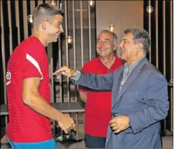  ?? ?? Gerard Piqué y Joan Laporta, en una imagen de archivo reciente.