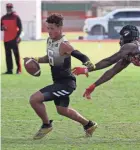  ?? ANDREA MELENDEZ/USA TODAY NETWORK ?? Receiver Brandon Inniss, here on the right at a 7-on-7 tournament in Florida, is the second 5-star wide receiver prospect to commit to Ohio State in as many days.