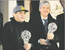  ?? REUTERS FILES ?? Diego Maradona, left, and Paolo Rossi attend the Italian Football Hall of Fame awards ceremony in Florence on Jan. 17, 2017.