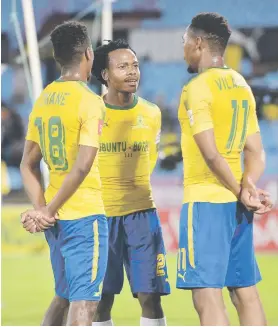  ?? Picture: Backpagepi­x ?? ‘THAT’S HOW I DID IT’. Sibusiso Vilakazi, Themba Zwane and Percy Tau in discussion after Vilkazi’s goal during their Absa Premiershi­p match against Bidvest Wits at Loftus Versfeld on Saturday.