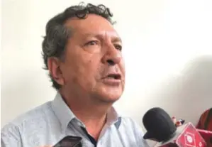  ??  ?? SITUACIÓN. Patricio Rivera, coordinado­r zonal de Educación, manifestó que esta abierto al diálogo.