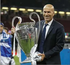  ??  ?? Zidane a gagné deux fois d’affilée la Ligue des champions avec le Real Madrid.