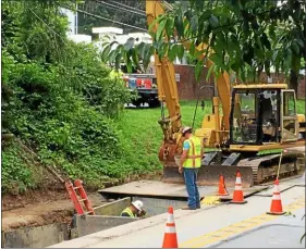  ?? MEDIANEWS GROUP FILE PHOTO ?? In this file photo, Sunoco Pipeline crews work at the Mariner East 2 pipeline constructi­on site in front of the valve station on Boot Road in West Goshen.