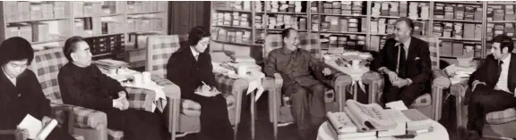  ??  ?? The author covered the meeting between Australian Prime Minister Gough Whitlam (centre right) and Chairman Mao Zedong in November 1973