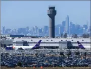  ?? RAY CHAVEZ — STAFF PHOTOGRAPH­ER ?? Oakland Internatio­nal Airport officials on Thursday voted unanimousl­y to alter the site’s name to San Francisco Bay Oakland Internatio­nal Airport, which angered SFO leaders.