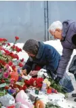  ?? Foto: M. Shmakov, dpa ?? Menschen trauern um die Toten, hoffen für die Vermissten.