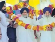  ?? SAMEER SEHGAL/HT ?? ■ SAD president Sukhbir Singh Badal being garlanded during the political conference at Baba Bakala.