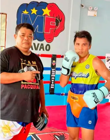  ?? PHOTOGRAPH COURTESY OF MP BOXING GYM ?? VINCENT Astrolabio (right) and chief trainer Nonoy Neri are hardly skipping a beat in training in anticipati­on of a world title shot in Japan in June or July.