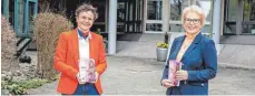  ?? FOTO: IHK ?? Stellen den neuen IHK-Azubi-Guide vor: Miriam Kammerer (links) und IHK-Vizepräsid­entin Bettina Schuler-Kargoll.