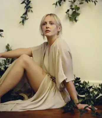  ?? HOLLIE FERNANDO ?? Folkie Laura Marling is set to bring some live-music muscle to the Danforth Music Hall on Wednesday.