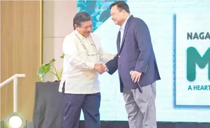  ?? ?? Iloilo City Mayor Jerry P. Treñas expresses gratitude to MORE Power President and CEO Roel Z. Castro during the Partners' Appreciati­on Night for being the utility's partner in developmen­t and sustainabi­lity.