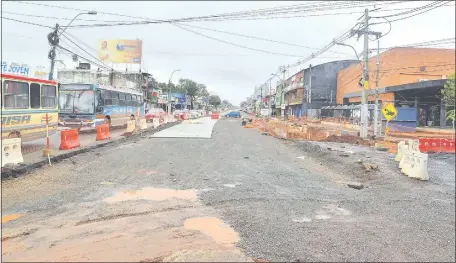  ??  ?? Las obras del metrobús en Fernando terminan en diciembre y en enero estarían comenzando en Asunción, dice el MOPC.