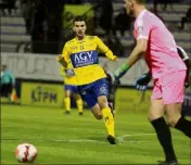  ?? (Photo Frank Muller) ?? Delgado (ici contre l’Étoile FC) et les Toulonnais sont encore en quête de confiance.