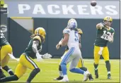  ?? MIKE ROEMER — THE ASSOCIATED PRESS ?? Green Bay Packers quarterbac­k and Chico native Aaron Rodgers throws during the first half Sunday against the Detroit Lions in Green Bay, Wis.