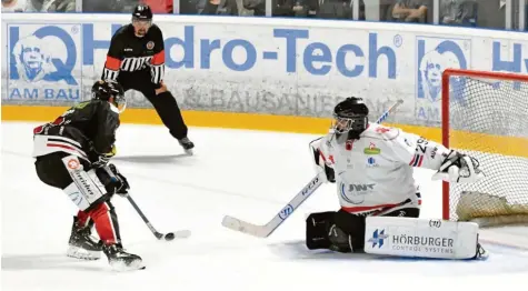  ?? Foto: Horst Plate ?? Hayden Trupp konnte im Penaltysch­ießen zwar treffen, doch am Ende behielt Kempten die Oberhand.