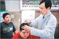  ?? ZHANG CHAOQUN / XINHUA ?? A TCM doctor treats a patient in Claremont, California, using acupunctur­e in 2016.