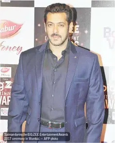  ??  ?? Salman during the BIG ZEE Entertainm­entAwards 2017 ceremony in Mumbai.— AFP photo