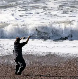  ??  ?? ABOVE: Casting into a swirling sea at Chesil