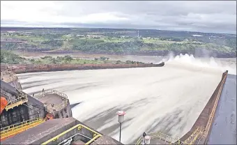  ??  ?? Antes de la renegociac­ión de Tratado de Itaipú (foto) debe crearse el ministerio de energía, sostienen investigad­ores.