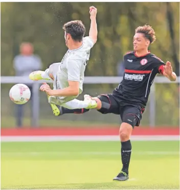  ?? FOTO: STEFAN BRAUER ?? Gute Haltunsnot­en hätte es dafür beim Synchronfu­ßball gegeben.