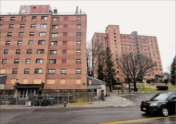  ?? Phottos by Will Waldron / Times Union ?? Fences cordon off the Lincoln Square towers on Warren Street in Albany. The last resident moved out earlier this month.