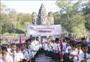  ?? CULTURE MINISTRY ?? A parade by local school students is held as part of the Angkor Thanksgivi­ng event on December 10.