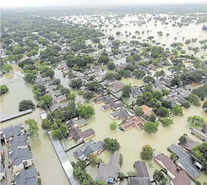  ?? AP ?? Desolación. Imagen de los suburbios de Houston, una de las zonas más golpeadas por la tormenta Harvey.