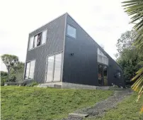  ??  ?? This blackclad Portobello home faces the sun and the water.