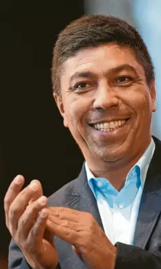  ?? Foto: Nicolas Armer, dpa ?? Giovane Elber freut sich auf das Spiel des FC Bayern in Stuttgart. Der Brasiliane­r hat für beide Klubs schon gespielt.