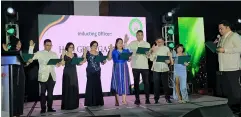  ?? ?? Bacolod Congressma­n Greg Gasataya administer­ed the oath of office of the Club’s Vice President, Secretary, Treasurer, Auditor, and Board of Directors in rites held at the SMX Convention Center.