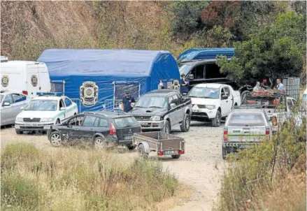  ?? Foto: Afp ?? Parte del dispositiv­o policial trasladado a la presa de Arade, en Portugal.