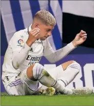  ?? ?? Valverde festejó su gol en el derbi imitando la postura de yoga que popularizó Haaland en sus celebracio­nes.