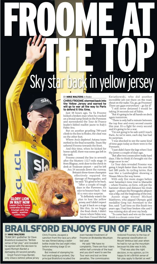  ??  ?? GLORY LION IN WAIT NOW Leader Chris Froome celebrates his stage triumph with the spoils – another cuddly toy..