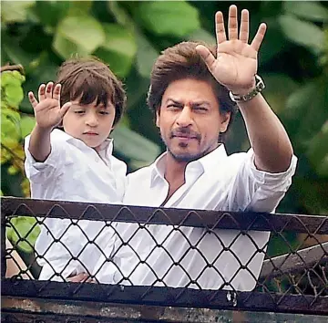  ??  ?? ALIKE IN WHITE: Shah Rukh Khan with son AbRam