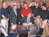  ?? PABLO MARTINEZ MONSIVAIS, AP ?? President Trump, accompanie­d by Environmen­tal Protection Agency Administra­tor Scott Pruitt, Vice President Pence and a dozen coal miners, signs an executive order on energy.