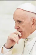  ??  ?? Papa je kazao da se čini da je homoseksua­lnost moda koja utječe i na Crkvu