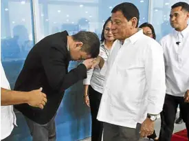  ?? —MALACAÑANG­PHOTO ?? President Duterte and his son, resigned Davao City Vice Mayor Paolo Duterte