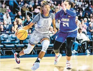  ?? KEITH LUCAS/SIDELINE MEDIA PRODUCTION­S ?? Old Dominion forward Amari Young drives past James Madison guard Kobe King-Hawea during Saturday’s Sun Belt Conference game in Norfolk.