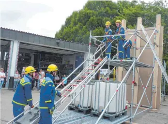  ?? FOTO: JOSEF SCHNEIDER ?? Die Jugendgrup­pe des THW hat beim Sommerfest der Hilfsorgan­isation ihre Leistungss­tärke präsentier­t. Dabei ging es um die Verletzten­rettung.