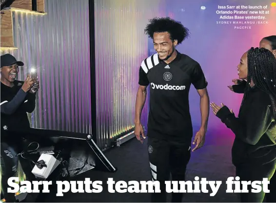  ?? SYDNEY MAHLANGU /BACKPAGEPI­X ?? Issa Sarr at the launch of Orlando Pirates’ new kit at Adidas Base yesterday.