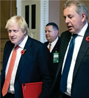  ??  ?? Side by side: Mr Johnson, then foreign secretary, and Sir Kim in Washington in 2017