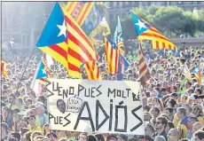  ??  ?? La Plaza de Catalunya de Barcelona, durante la marcha convocada por los favorables a la separación catalana de España. (EFE)