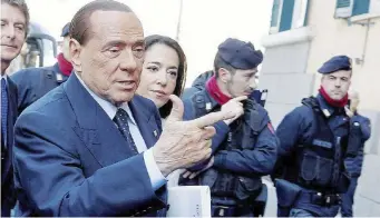  ?? Ansa ?? Campagna elettorale Berlusconi all’ingresso della sede di Confcommer­cio a Roma