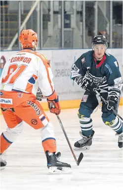  ?? Picture: Derek Black. ?? Stars’ Riley Stadel goes one-on-one with Steelers’ Ben O’Connor.