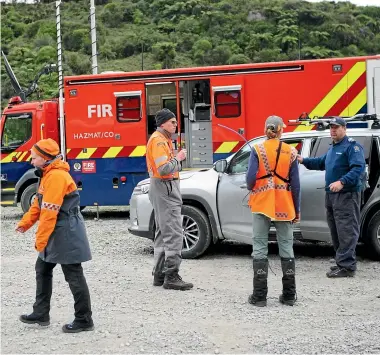  ?? NINA HINDMARSH/ STUFF ?? Searchers continues at Anatori in Kahurangi National Park are looking for Jessica O’Connor and Dion Reynolds.