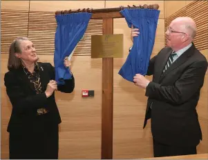  ??  ?? Chief Justice Susan Denham and Minister for Justice Charlie Flanagan TD unveil a plaque at the opening of the new courthouse in Drogheda.