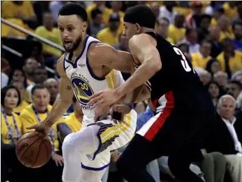  ?? AP PHOTO/BEN MARGOT ?? golden State Warriors’ Stephen Curry (left) drives the ball against his brother, Portland Trail Blazers’ Seth Curry, during the first half of game 1 of the nBa basketball playoffs Western Conference finals on Tuesday in Oakland.